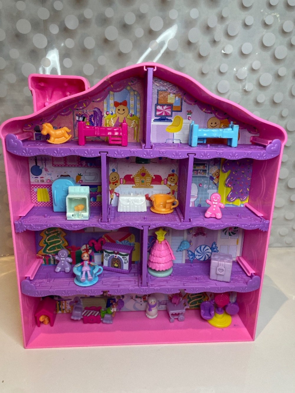 Polly Pocket Christmas theme chalet (opened advent calendar 2023)